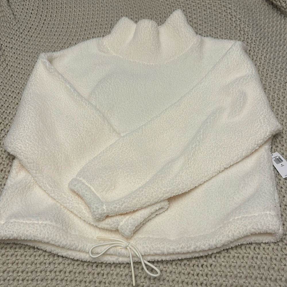 NWT Old Navy fleece women’s cream turtleneck pullover - M Tall